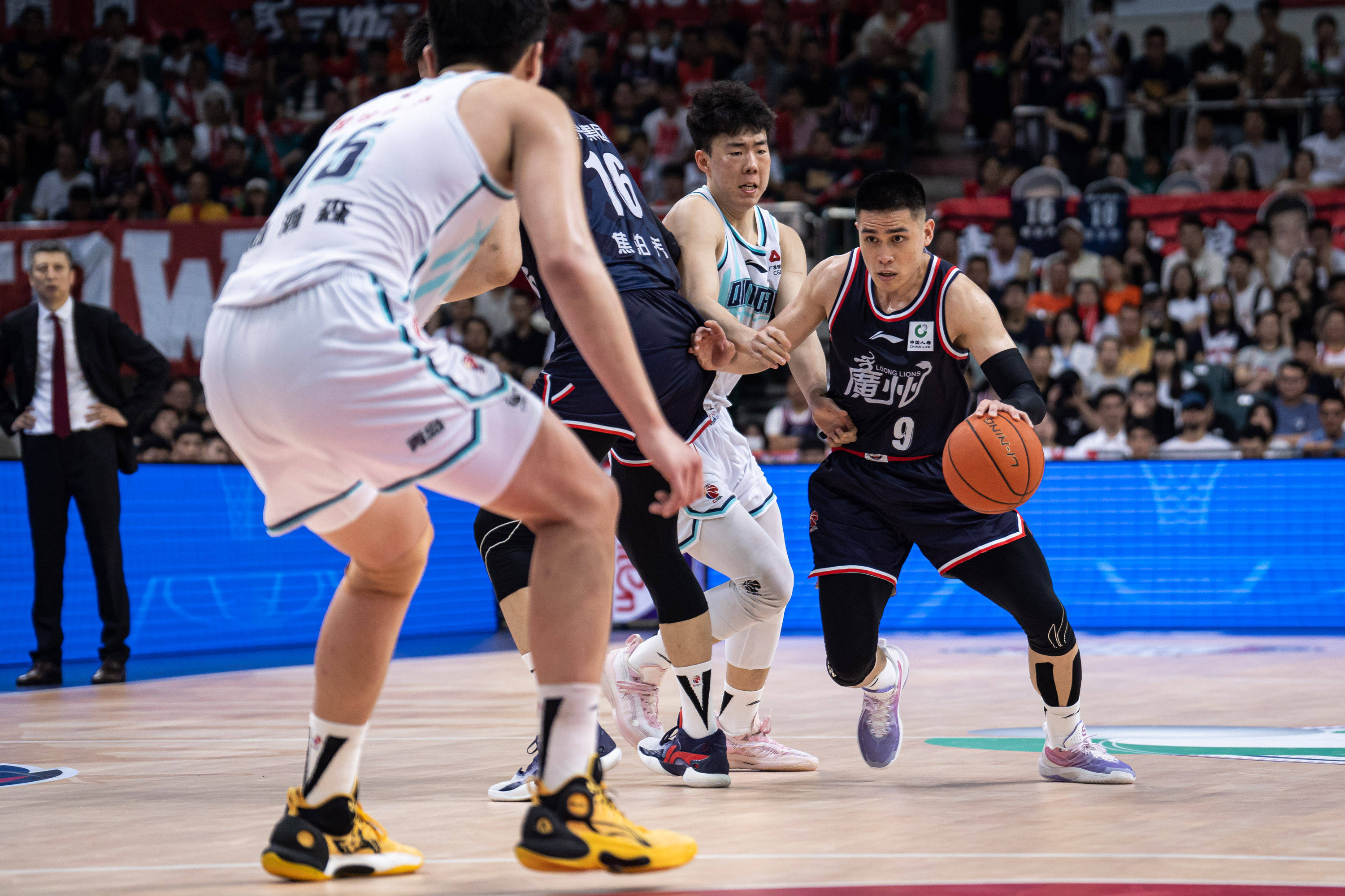 而两人的配 而两人的配